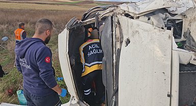 Tarım işçilerini taşıyan minibüsün karıştığı kazada yaralı sayısı 22'ye çıktı