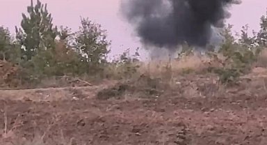 Tarlayı süren çiftçi patlamamış el bombası buldu
