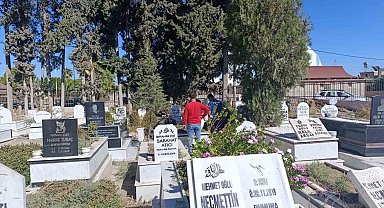 Tarsus'ta bir kişi mezar başında hayatını kaybetti