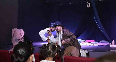 Tarsus'ta çocuklar tiyatro ile buluşuyor