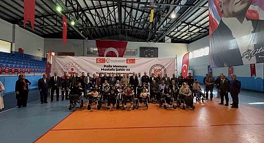 Tatvan'da ihtiyaç sahibi 20 engelliye akülü araç dağıtıldı