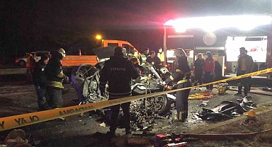 Tekirdağ'da feci kaza... Otomobil iş makinesine arkadan çarptı: 5 ölü