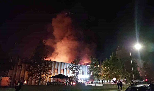 Tekirdağ'daki fabrika yangınını söndürme çalışmaları sürüyor