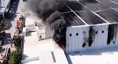 Tekstil fabrikasındaki yangın havadan görüntülendi