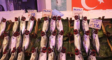 Tezgahlarda çeşit çok ama en çok palamut satılıyor