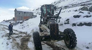 Trabzon'da ekiplerin kar mesaisi erken başladı