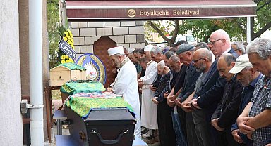 Trafik kazasında hayatını kaybeden 3 aile ferdi son yolculuklarına uğurlandı