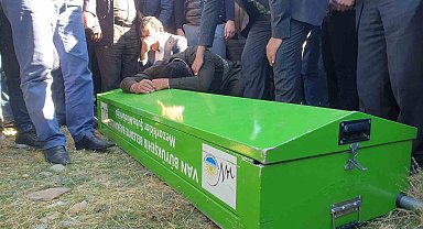 Trafik kazasında hayatını kaybeden AK Partili baba ve oğlu yana yana toprağa verildi