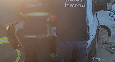 Traktörle çarpışan minibüsün sürücüsü yaralandı