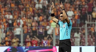 Trendyol Süper Lig'in 10. haftasında oynanacak Galatasaray - Beşiktaş derbisini FIFA kokartlı hakem Arda Kardeşler yönetecek.