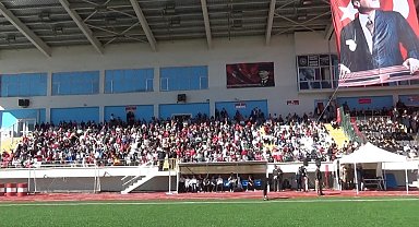 Tunceli'de cumhuriyet sevdalıları stadyumu doldurdu