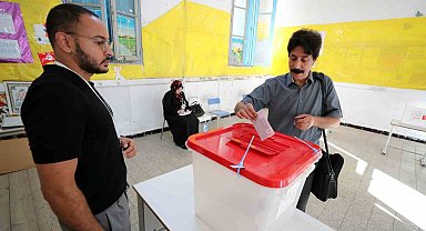 Tunus'ta halk cumhurbaşkanlığı seçimi için sandık başında