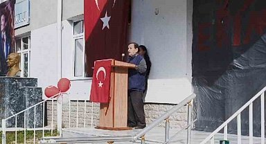 Türkeli'de 67 yıl önce okuduğu şiiri yeniden seslendirdi