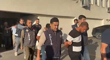 Tuzağa düşürdükleri kişileri "adınız terör soruşturmasında geçiyor" diyerek dolandırdılar