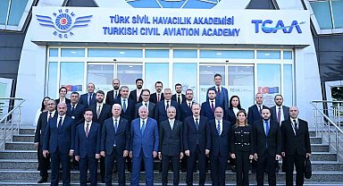 Ulaştırma ve Altyapı Bakanı Abdulkadir Uraloğlun'dan 12 yeni iç hat müjdesi