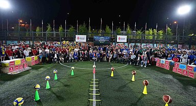 Ümraniye'de amatör sporculara 6 bin 60 adet spor malzemesi dağıtıldı