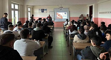 Üniversite öğrencilerine jandarmadan bilgilendirme