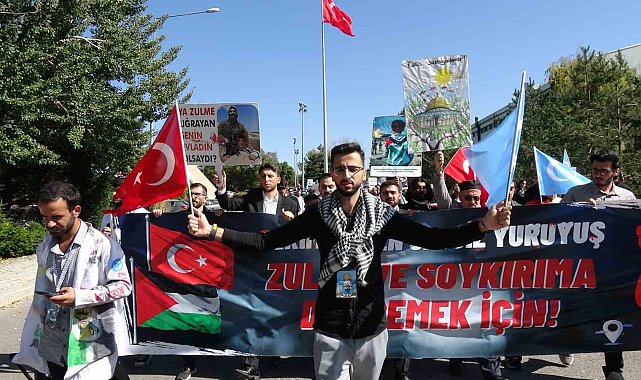 Üniversiteli gençler Erzurum'da Filistin'e destek için yürüdü