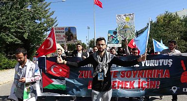 Üniversiteli gençler Erzurum'da Filistin'e destek için yürüdü