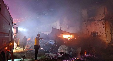 Uşak'ta meydana gelen yangında itfaiye eri yaralandı