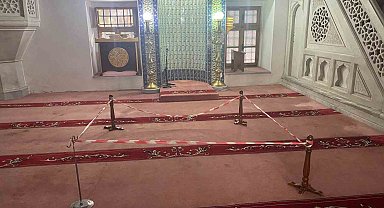 Üsküdar'da 529 yıllık tarihi Karadavud Paşa Cami'nin kubbe kısmında hasar oluştu