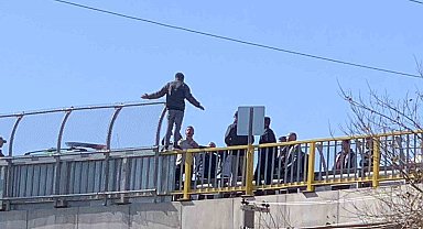Üst geçitte intihar girişimi