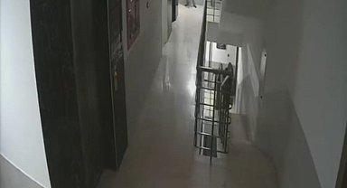 Uyuşturucu bağımlısı gencin bıçakladığı komşularına silah çektiği anlar kamerada