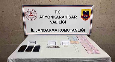 Uyuşturucu maddeler ile yakalanan 3 kişi gözaltına alındı