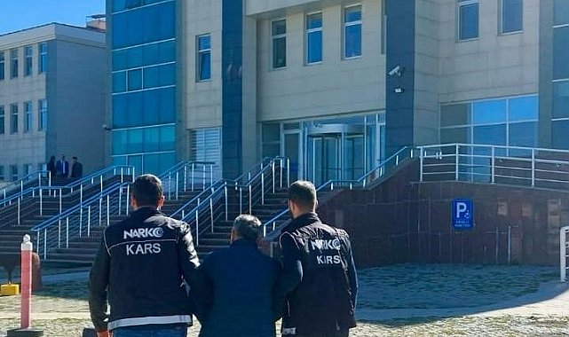 Uyuşturucu ticaretinden 17 hapis cezası vardı: Polis kıskıvrak yakaladı