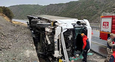 Üzümlü'de tır devrildi: 1 yaralı