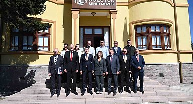 Vali Aygöl Bozüyük Şehir Müzesi ve Arşivi'ni ziyaret etti