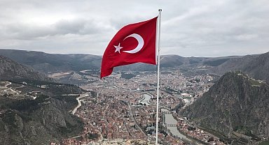 Vali Bakan'dan Amasya halkına 'bayrak asın' çağrısı: "Şer odaklarına vereceğimiz en güçlü cevap bu olacak"