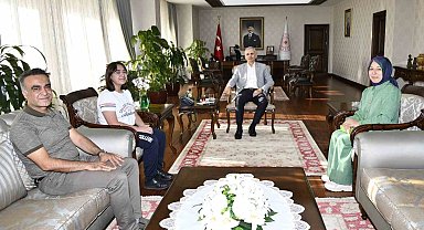 Vali Çiçekli, 13 yaşındaki Selen ve ailesini makamında misafir etti