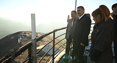 Vali Çiftçi Paladöken'in zirvesinde