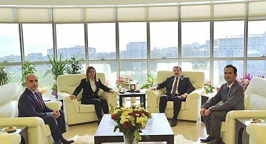 Vali ve komutanlardan Rektör Fatma Aydın'a tebrik