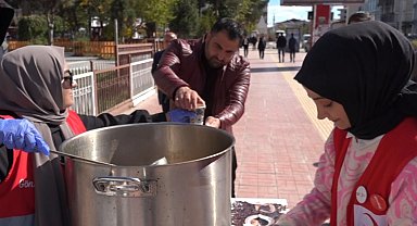 Van depreminde yaşamını yitirenler için anma programı yapıldı