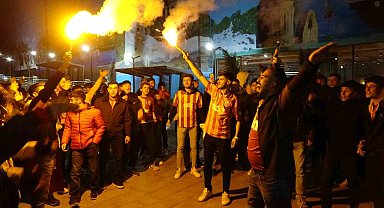 Van'da Galatasaraylı taraftarların derbi coşkusu