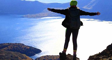 Vanlı dağcılar Nemrut Krater Gölü'nde buluştu