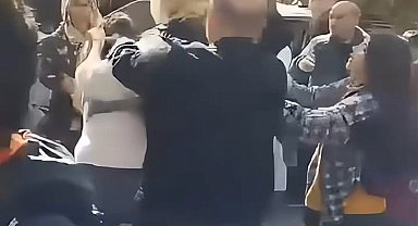 Veliler öğrencilerin önünde saç saça baş başa kavga etti