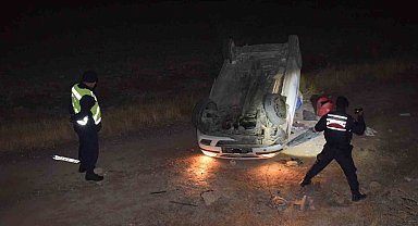 Virajı alamayan otomobil şarampole takla attı: 2 yaralı