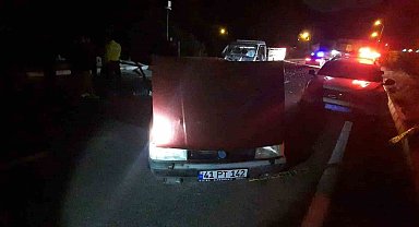 Yakıtları biten otomobillerini ittirirken kamyonet çarptı: 2 ölü, 2 yaralı