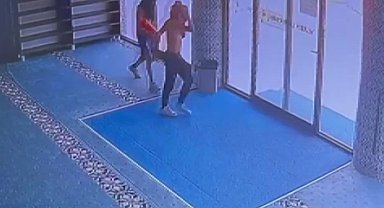 Yalova'da camiden yangın söndürme tüpü çalan hırsızlar güvenlik kamerasında