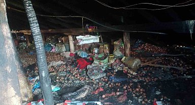 Yanan evin bomba gibi patladığı an kamerada