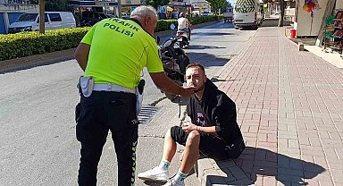 Yaralanan motosiklet sürücüsü hastaneye gitmeyi kabul etmedi