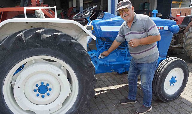 Yarım asırlık traktörüne gözü gibi bakıyor