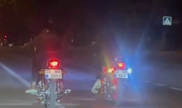 Yarış yapan motosikletli gençler tehlike saçtı