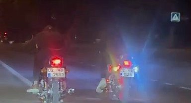 Yarış yapan motosikletli gençler tehlike saçtı