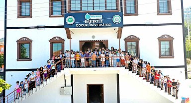 Yaşları küçük ama hepsi üniversite öğrencisi