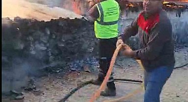 Yaşlı adamın evi tamamen yandı