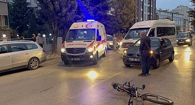 Yaya geçidinden geçen bisikletli çocuğa otomobil çarptı